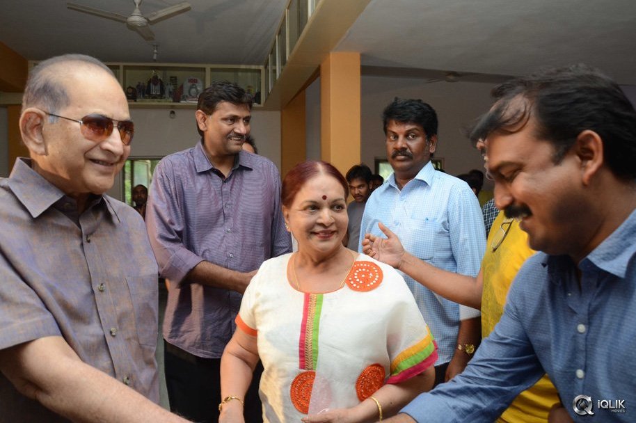 Super-star-Krishna-Watches-Srimanthudu-Movie